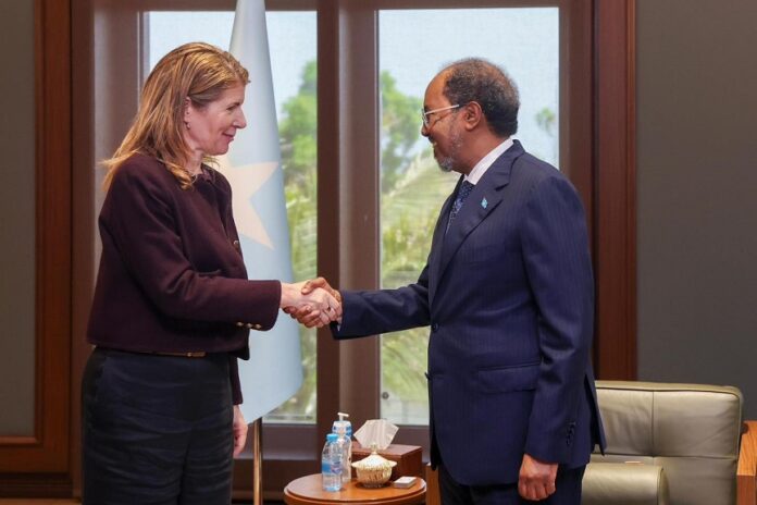 Madaxweynaha oo qaabilay Jenny Chapman