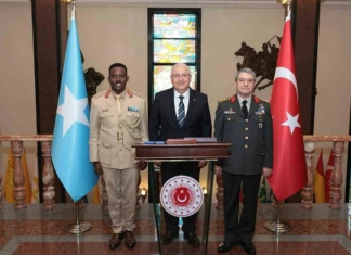 Turkish Defense Minister meets with the Somali Army Chief Ankara.