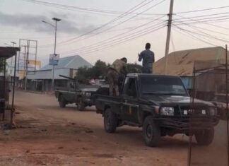 Heavy fighting breaks out in Baidoa between Federal Forces and troops loyal to the former president of Southwest State.