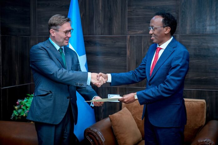 Deputy FM of Somalia with EU envoy