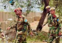 Commander of the Ground Forces inspected army positions on the outskirts of Baidoa.