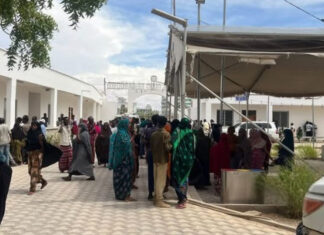 Two people die and four others were injured by gunfire at a market in Garowe.