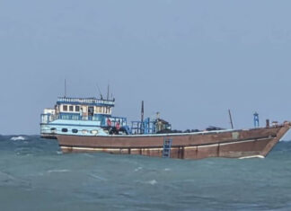 Somali Navy seizes boat carrying seven foreigners in Hobyo.